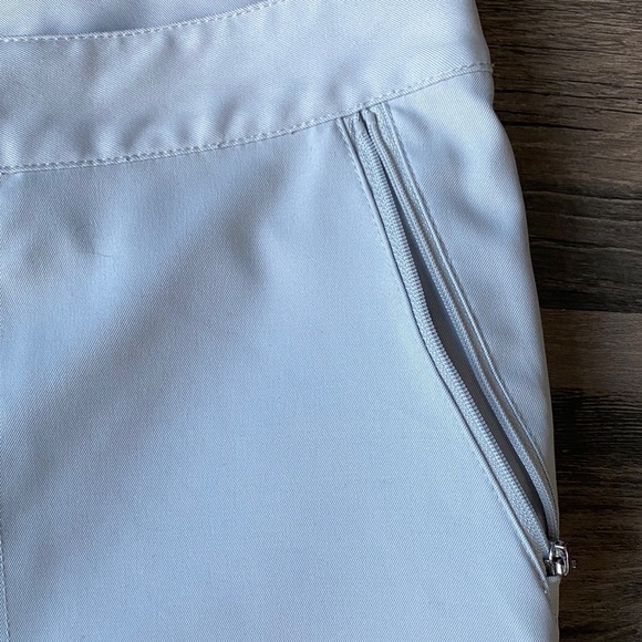 IZOD XFG Women’s Grey Golf Cargo Short Size 6 - Picture 2 of 11